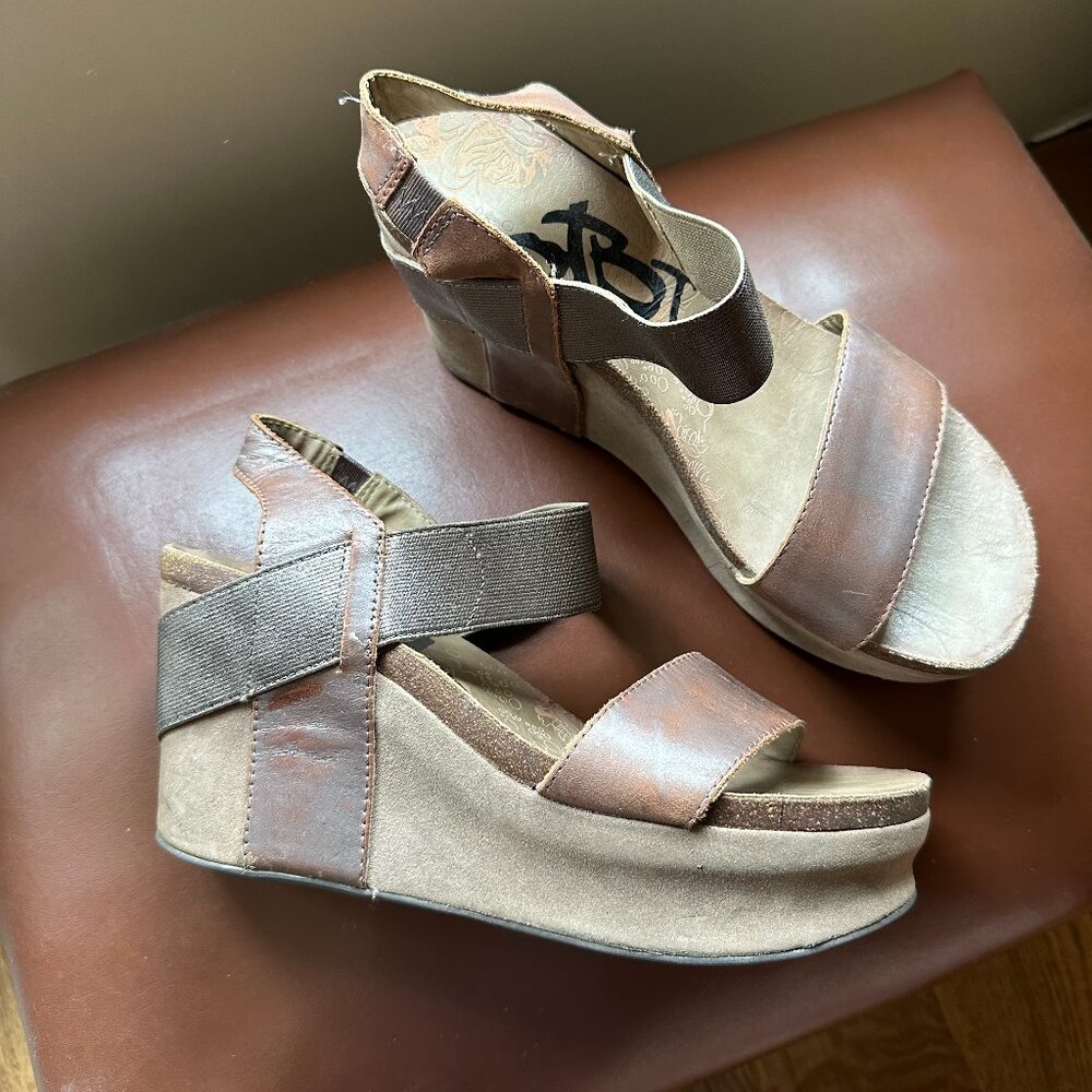 OTBT Bushnell Wedges | metallic zinc leather | 10 | gray brown heels
